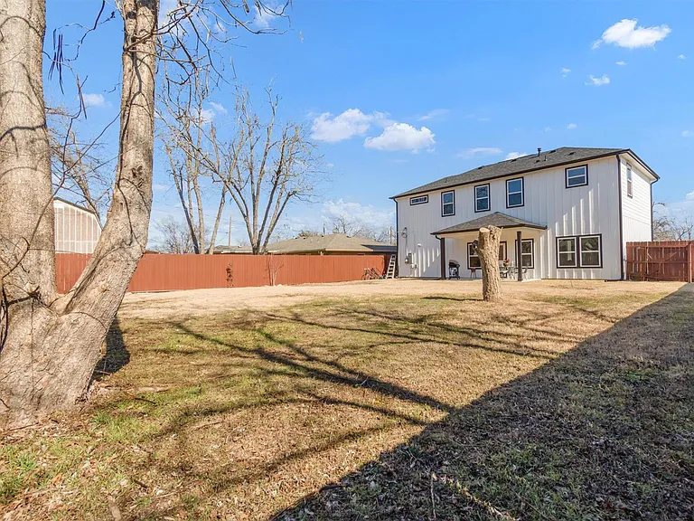 2307 Lathan Ln — Photo 22