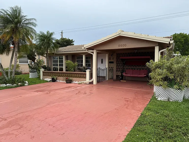8600 NW 57th Ct — Photo 3