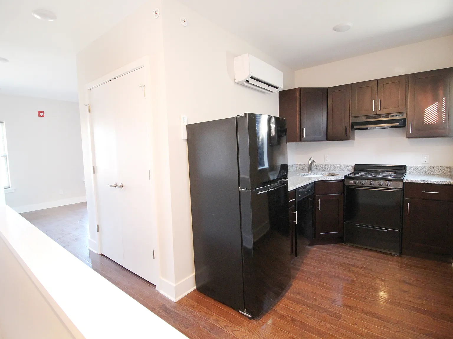 Studio, $1,075 — Photo 4