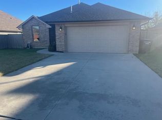 908 SW 15th St, Moore, OK 73160
