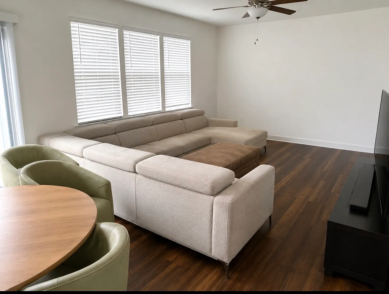 4 bed, 2214 sqft, $3,495 — Photo 2
