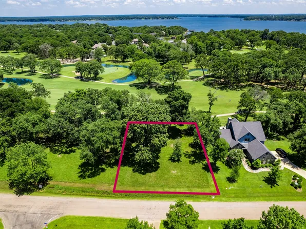 321 Saint Andrews Dr, Mabank, TX 75156