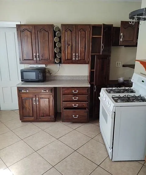 245 Whittier Ave — Photo 6