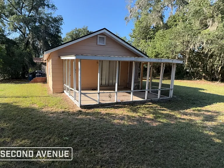 9050 9th Ave — Photo 2