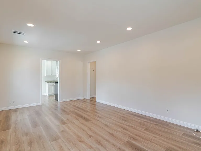 1466 Stanley Ave — Photo 2