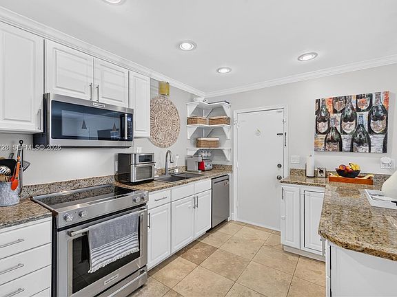 3rd image of 2220 NE 68th St APT 1012