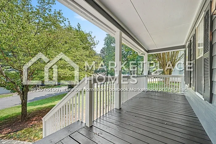 109 Hampton Dr — Photo 2