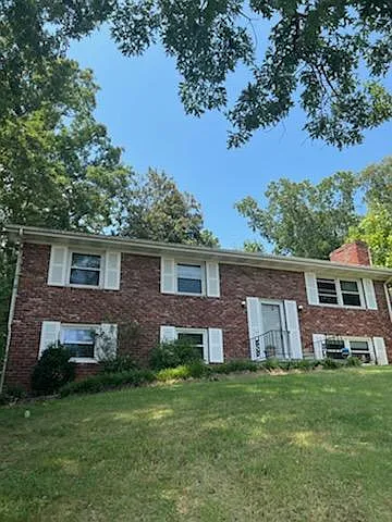 1725 S Forest Dr — Photo 1