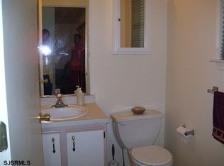8 Nevis Dr, Egg Harbor Township, NJ 08234