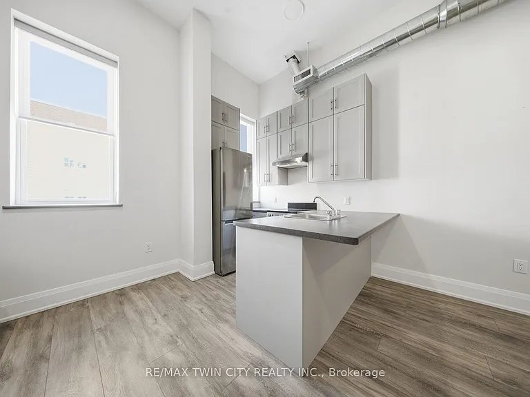 11 Queen St #304 — Photo 5