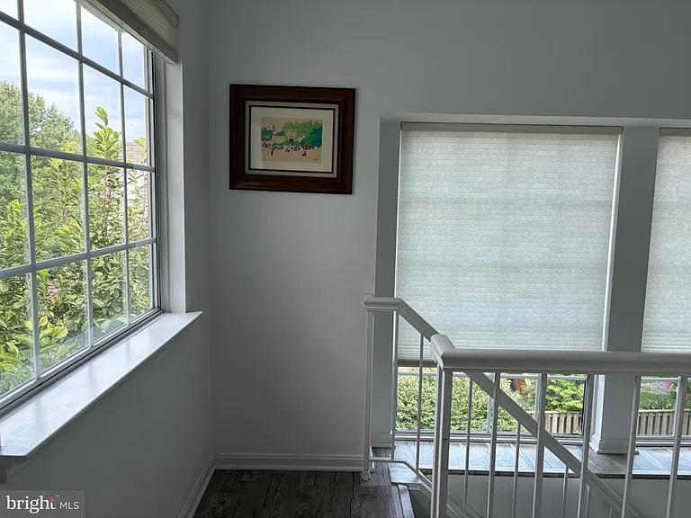 15618 Montview Dr — Photo 20