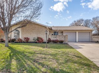 6320 Lawndale Dr, Edgecliff Village, TX 76134