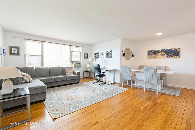 6127 N Seeley Ave — Photo 2