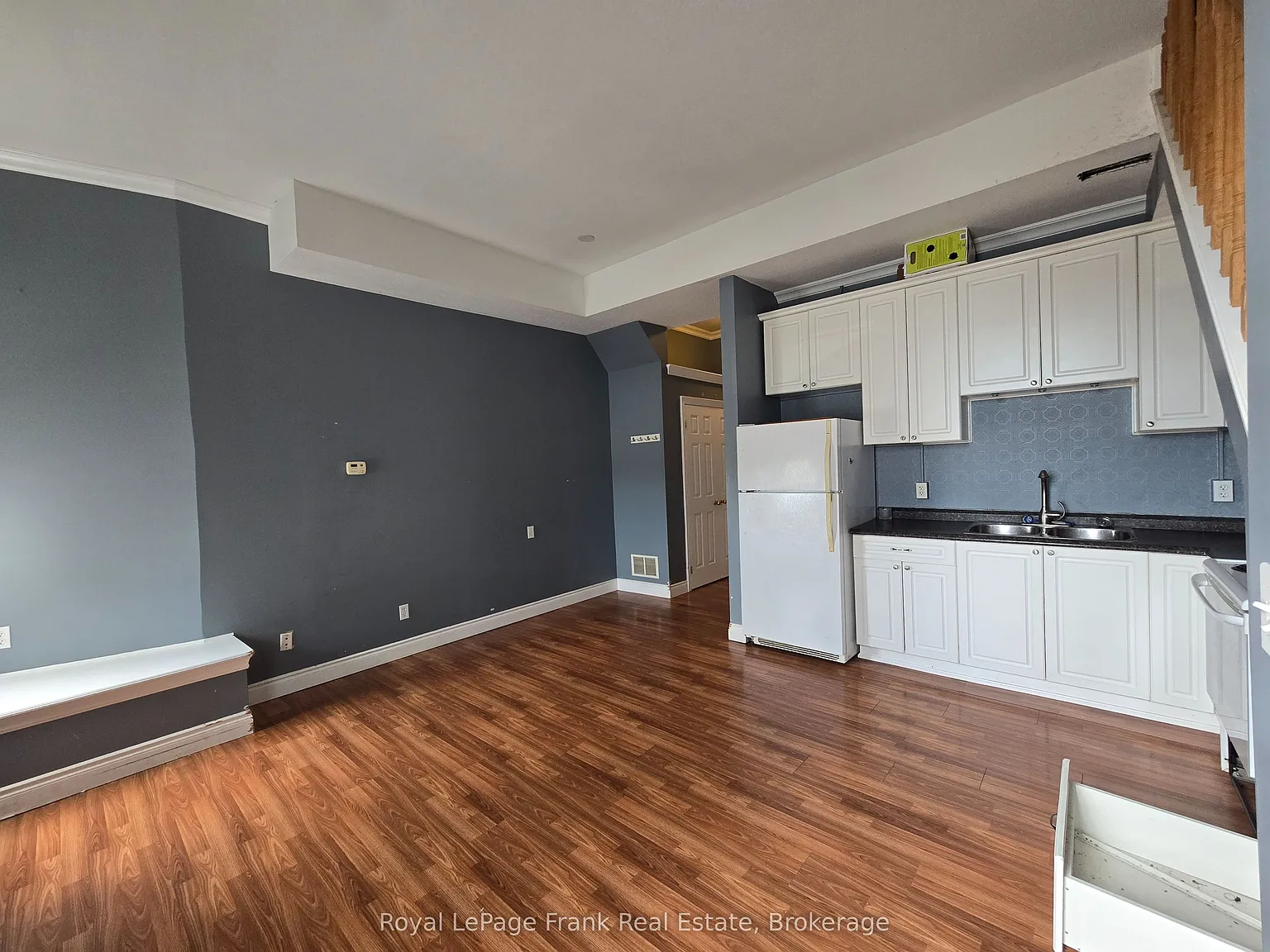 54 King St E — Photo 1