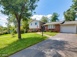 5004 Roslyn Rd, Annandale, VA 22003