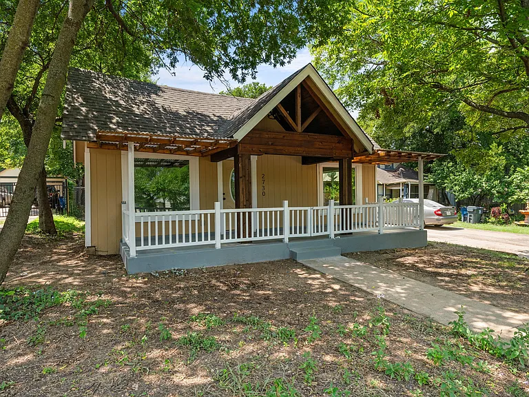 2730 Gladstone Dr — Photo 18