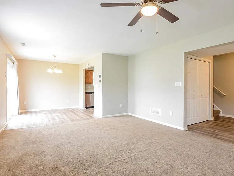4261 Village Bend Dr — Photo 5