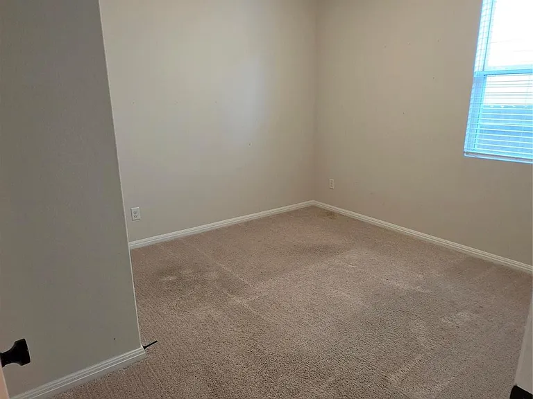 221 Travis Ln — Photo 11