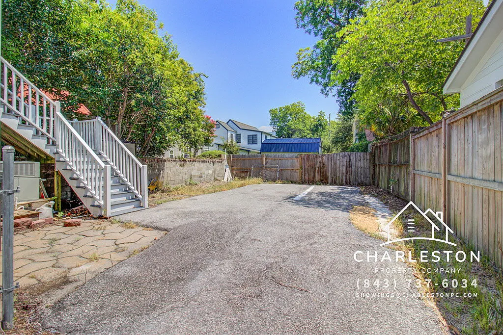 2 bed, 2.0 bath, 900 sqft, $2,395 — Photo 1