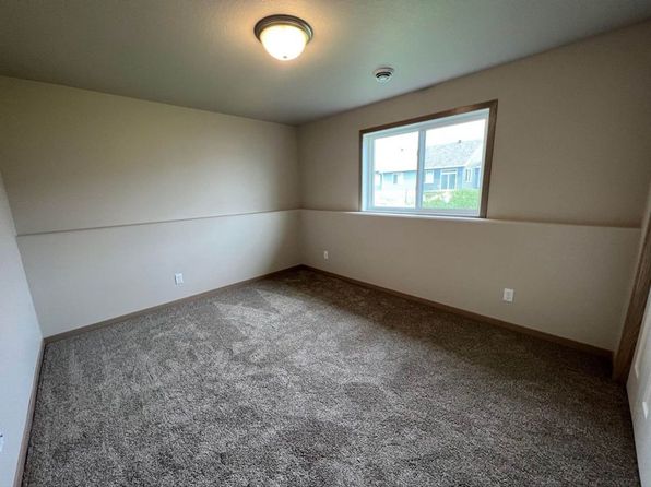 1512 Keystone Cir NE, Dilworth, MN 56529