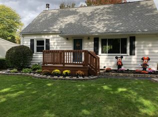 39 Mercedes Dr, Rochester, NY 14624