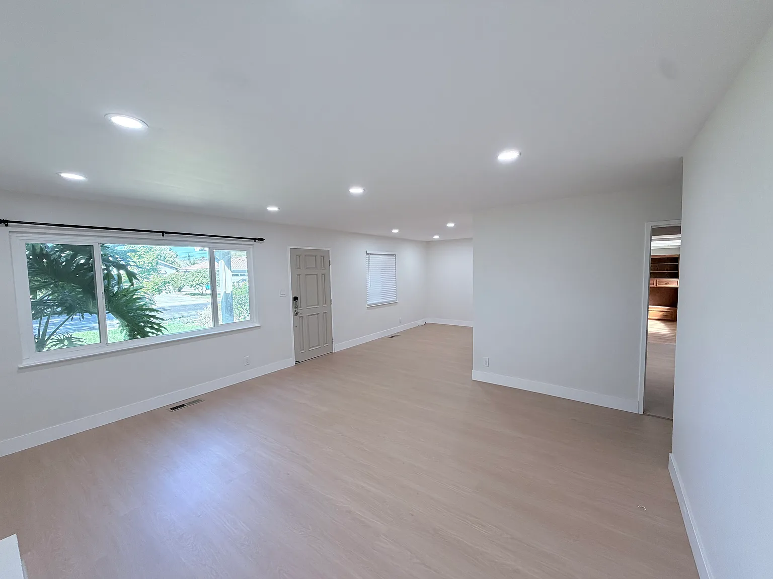 3 bed, 1560 sqft, $5,600 — Photo 3