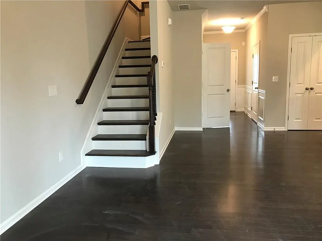 3 bed, 2.5 bath, 1770 sqft, $2,400 — Photo 3