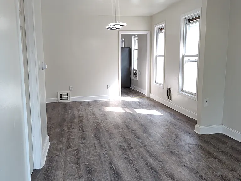 53 Duerstein St #UP — Photo 32