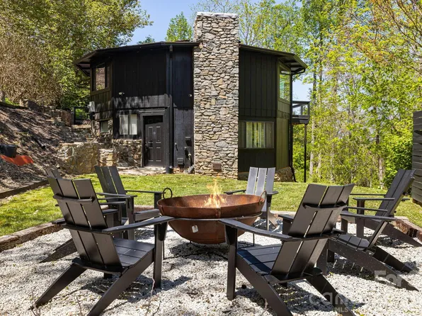 1 Patton Cir, Asheville, NC 28804