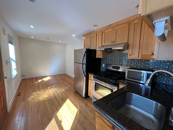 3rd image of 2721-2725 Harrison St #2721A