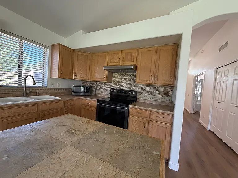 2233 E Rawhide St — Photo 5