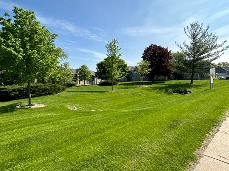 Lake Court Apartments — Photo 18
