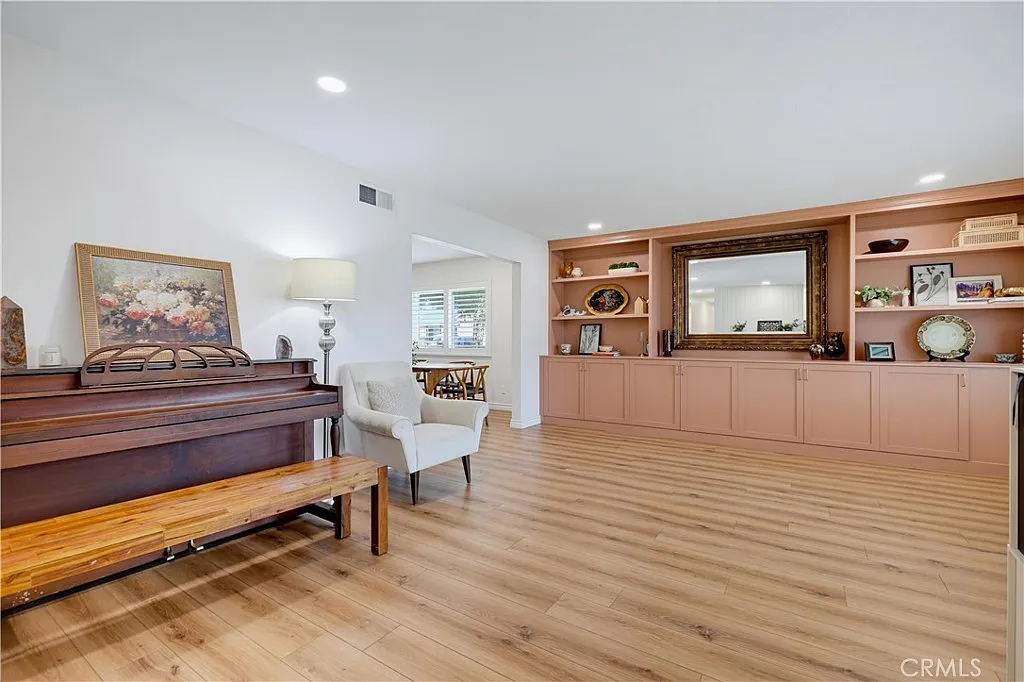 3 bed, 1966 sqft, $5,000 — Photo 4