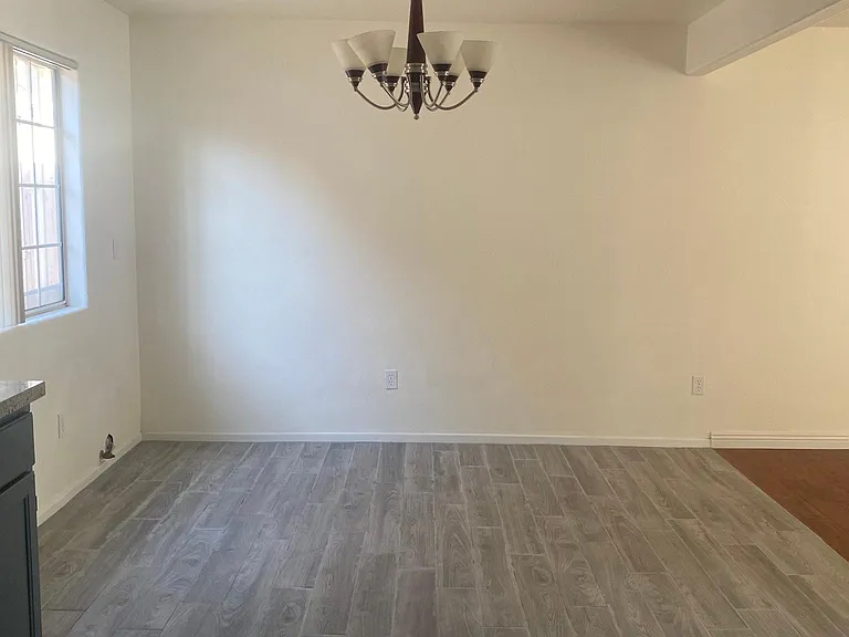 1827 N Mariposa Ave — Photo 9
