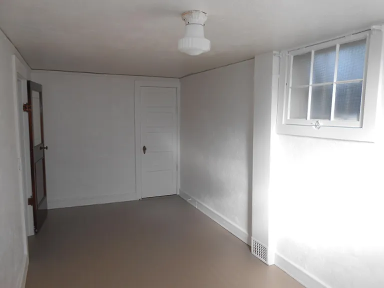 BASEMENT ROOM 4