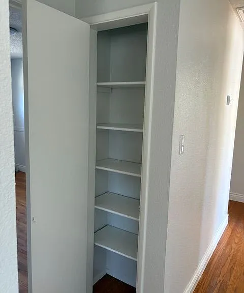 183 E Dana St — Photo 18