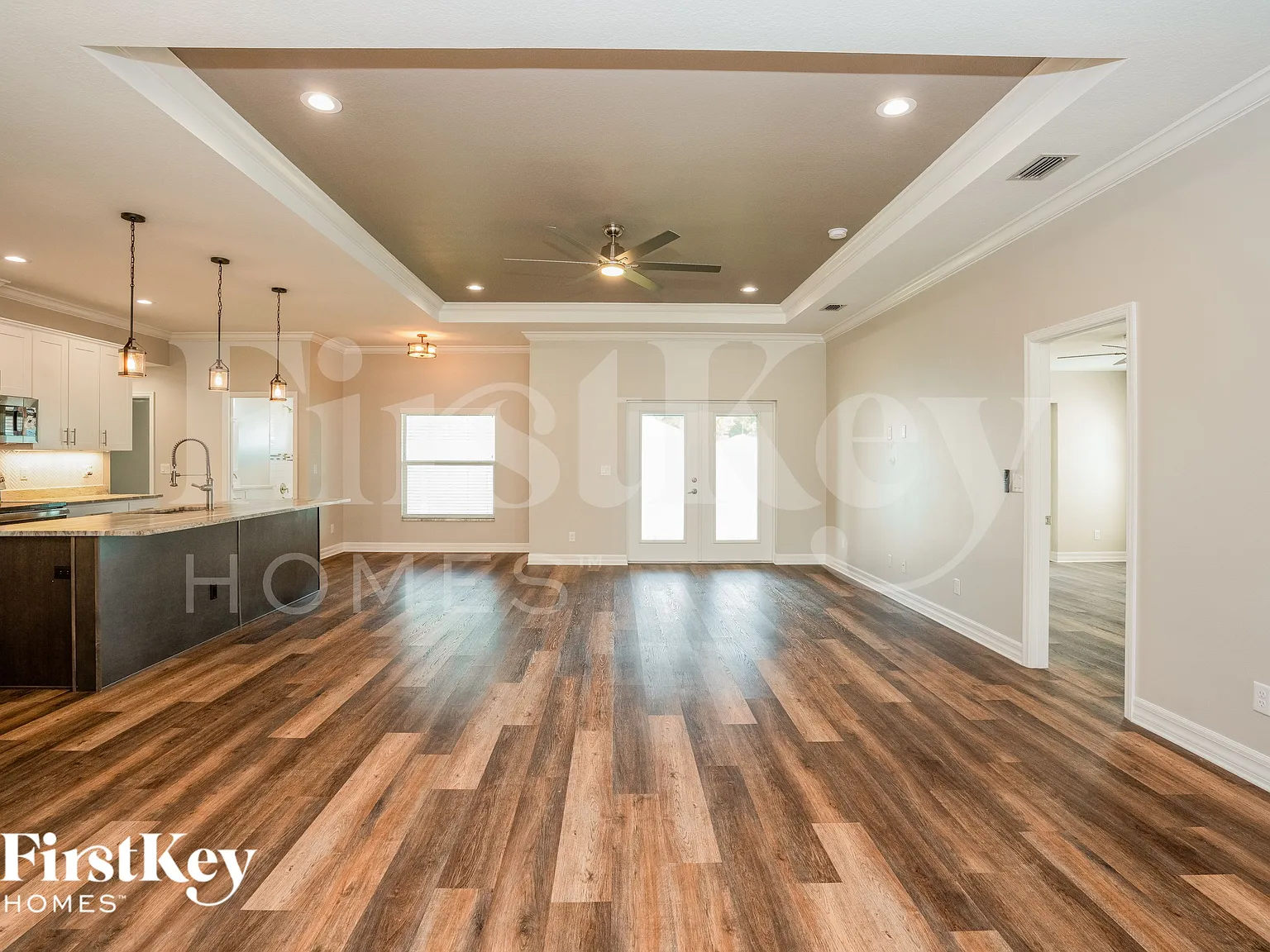 3 bed, 2.0 bath, 1706 sqft, $3,175 — Photo 2