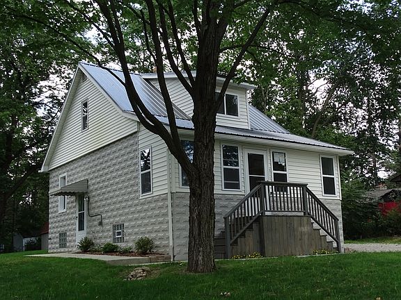 2nd image of 624 Bloomfield Dr