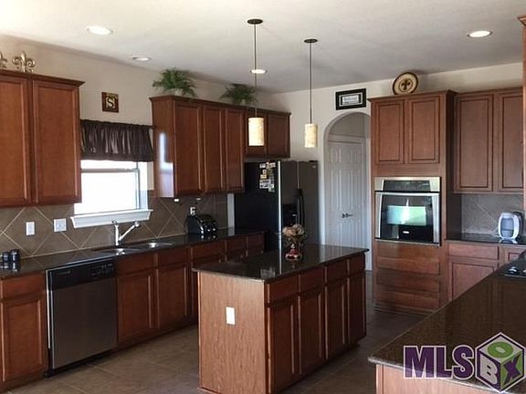 3rd image of 41233 Colonial Dr