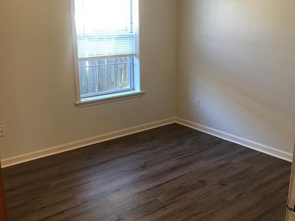 4th image of 1815 S Tallowood Dr