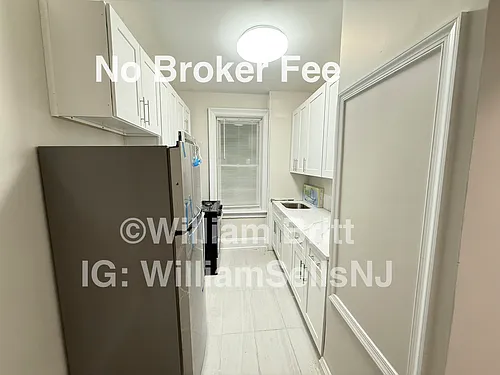 125-127 Corbin Ave #402 Photo 1