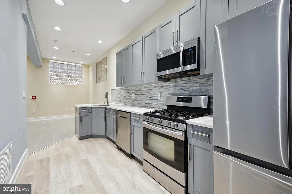 2024-26 E Fletcher St — Photo 2
