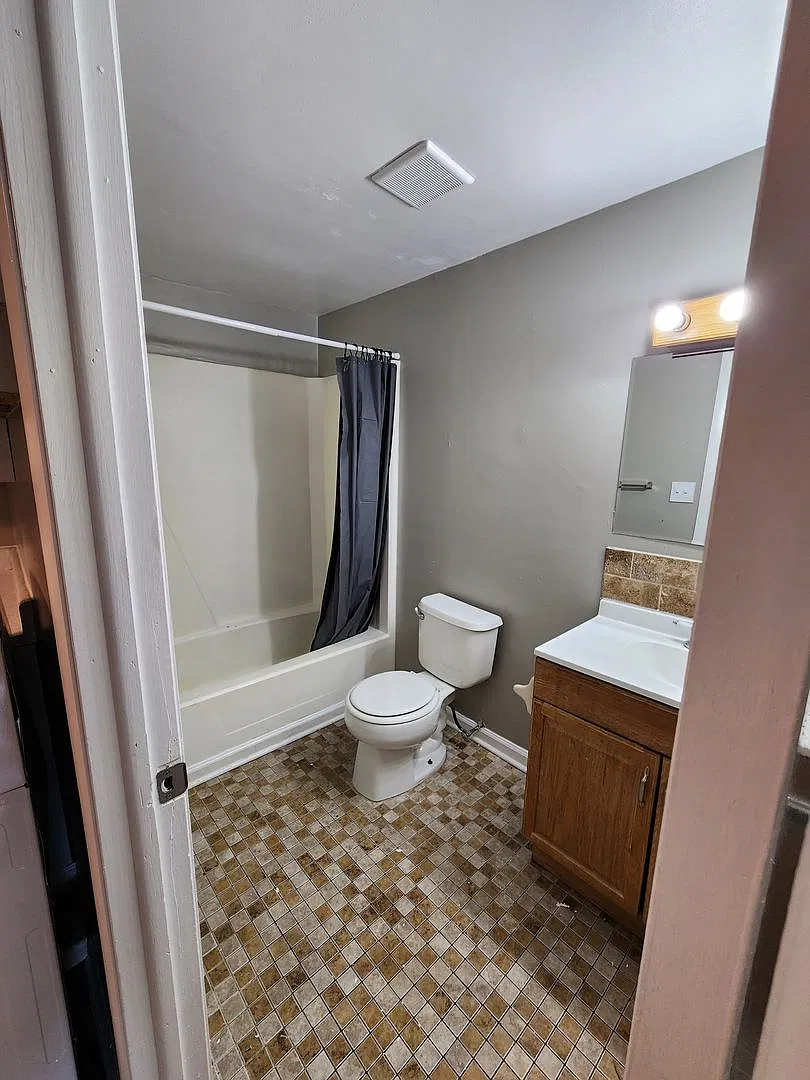 Robert Drive Apartments — Photo 4