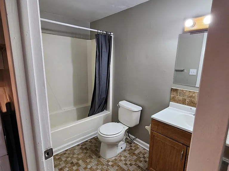 156 Robert Dr — Photo 4