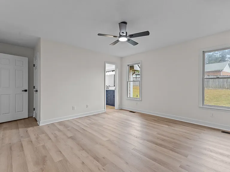 1821 Swann St — Photo 9