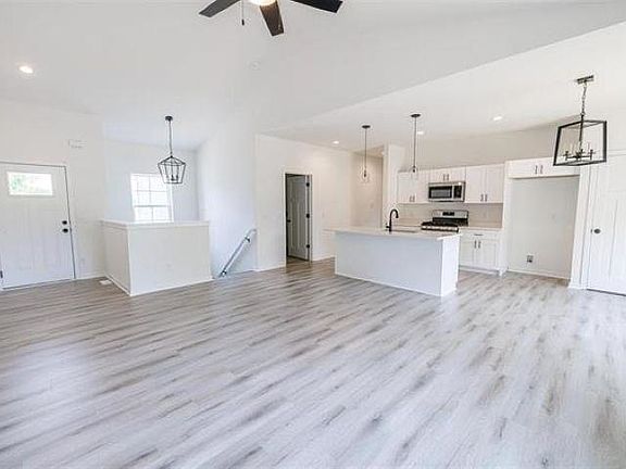 3rd image of 14180 Prairie Commons Ln