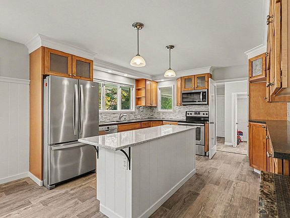 4th image of 997 Colonial Ct