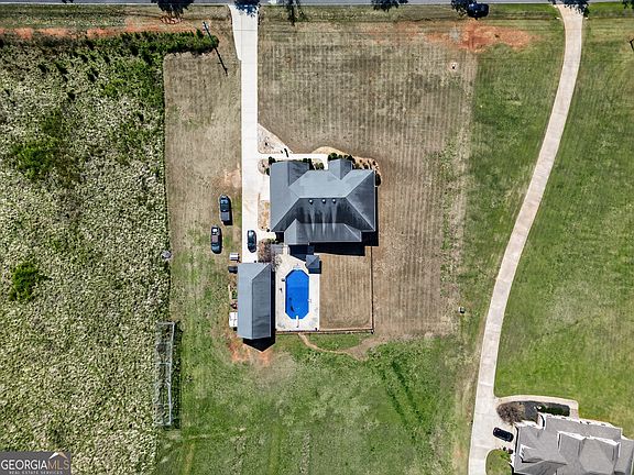 2nd image of 401 English Rd