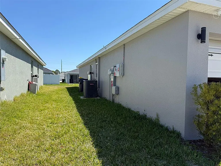 1046 Tropea Ln — Photo 5