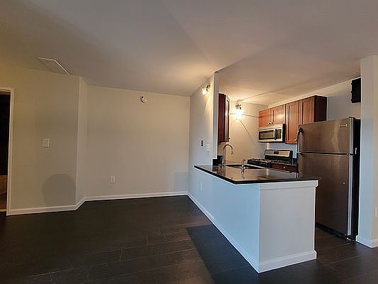 1st image of 829 Greenwood Ave APT 6T